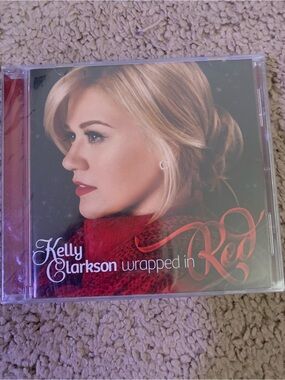 Kelly Clarkson— Wrapped in Red CD